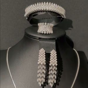 18K White Gold Diamond Jewelry Set